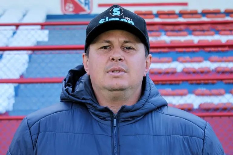 Carrenô anuncia novo técnico para a sequência da temporada