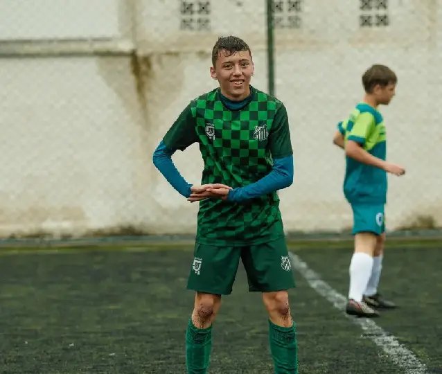 Família de Vitor Hugo nega morte cerebral e diz que ainda há esperança