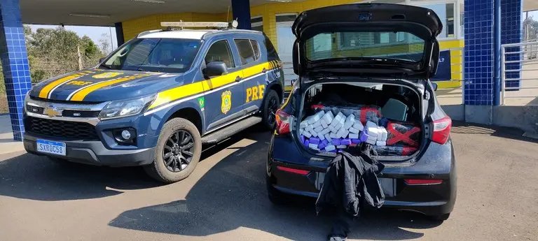 147 kg de maconha escondidos em carro são descobertos pela PRF