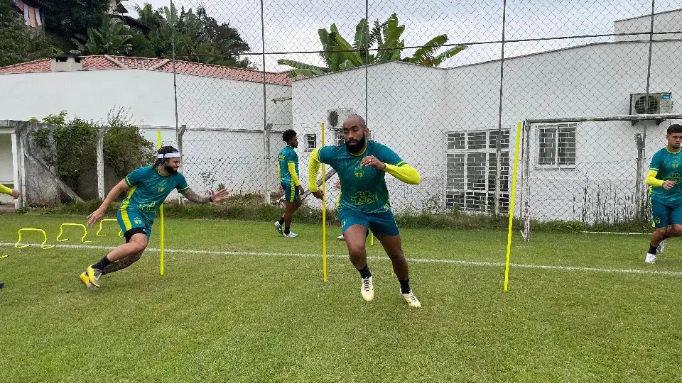 Brusque FC realiza treino com foco físico e ajustes táticos