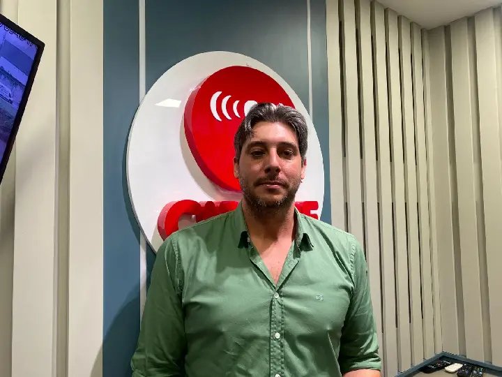 (VÍDEO) Secretário de Obras anuncia renovação de frota e responde demandas da comunidade