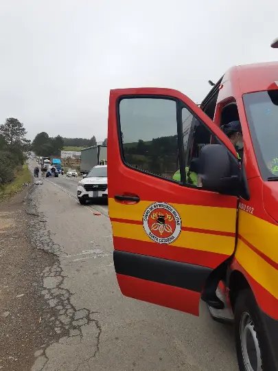 Mulher morre ao ser atropelada por caminhão na BR-280