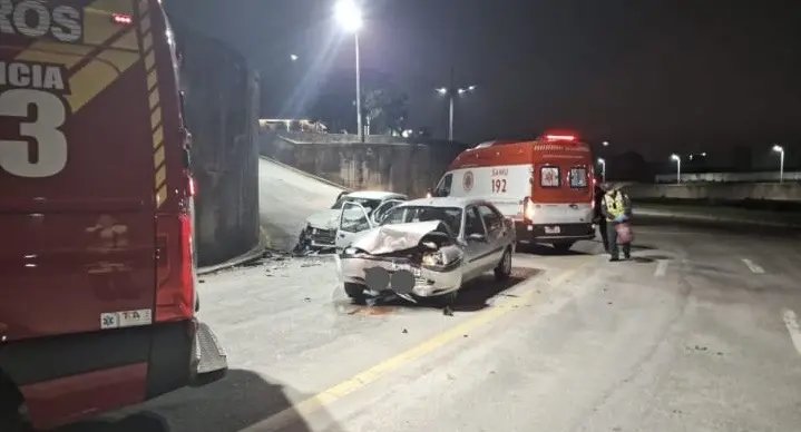 Acidente no Centro deixa três pessoas feridas