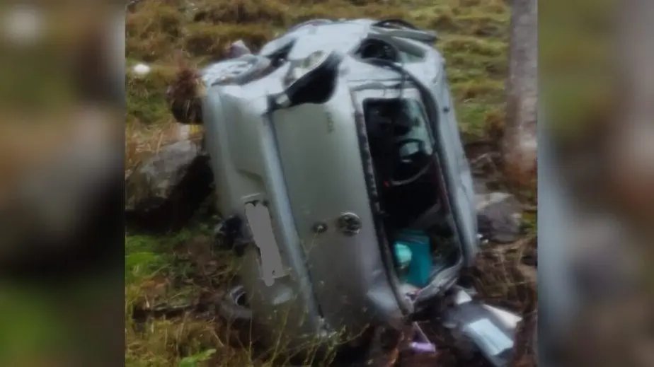 Bebê de 2 meses é ejetada do carro em capotamento