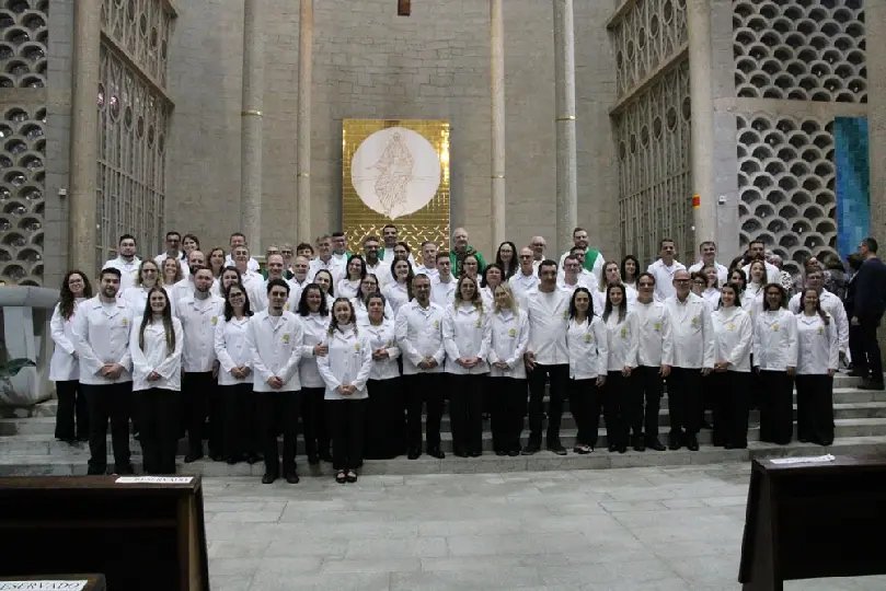 Paróquia São Luís Gonzaga acolhe 62 novos Ministros Extraordinários da Sagrada Comunhão
