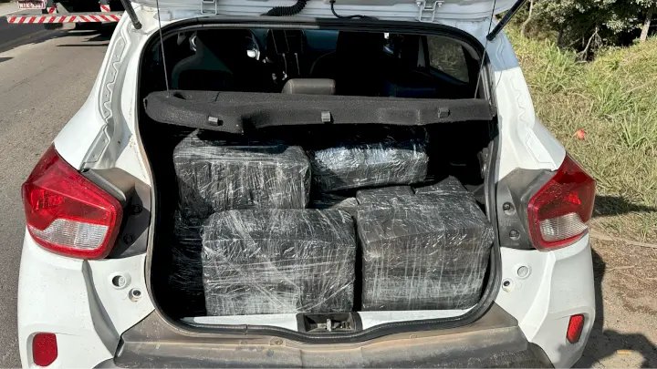 PM e PRF apreendem 131 kg de maconha e prendem cinco pessoas