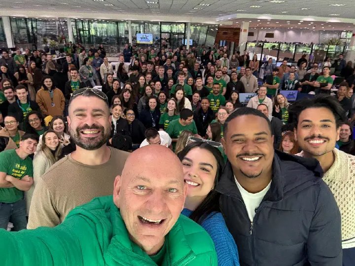 Vencedores do concurso influenciador VIP visitam a Havan