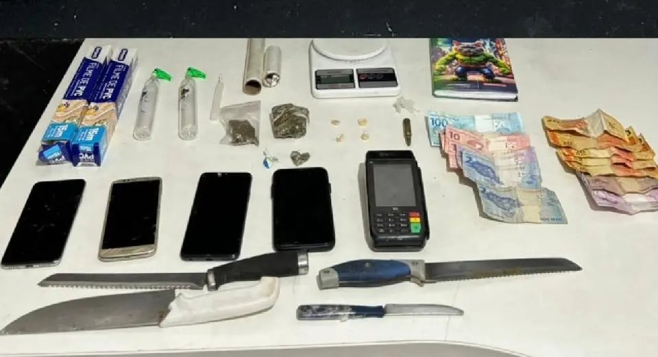 Denúncia leva à prisão de trio por tráfico e posse de munição de uso restrito