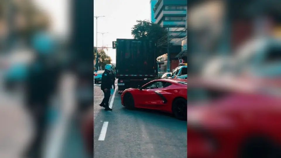 Carro de luxo avaliado em R$ 1,7 milhão é guinchado por débitos em SC