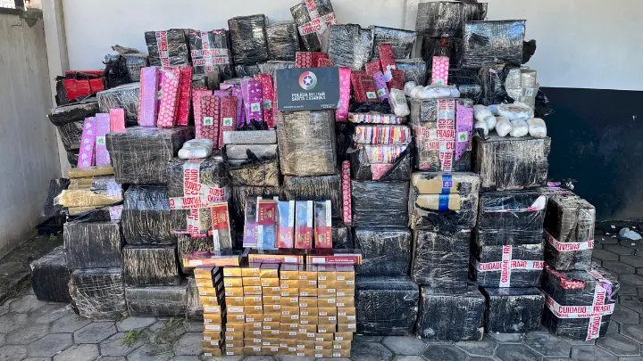Caminhão com quase 4 toneladas de maconha é parado na SC-108