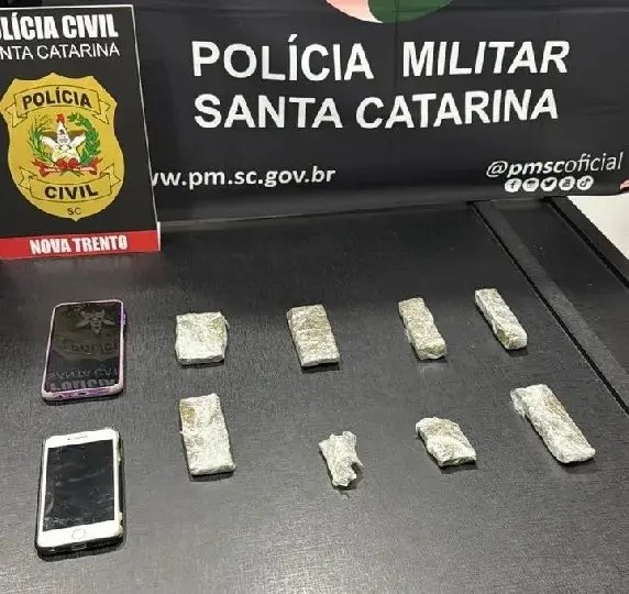 Casal acaba preso após mandado revelar droga pronta para venda
