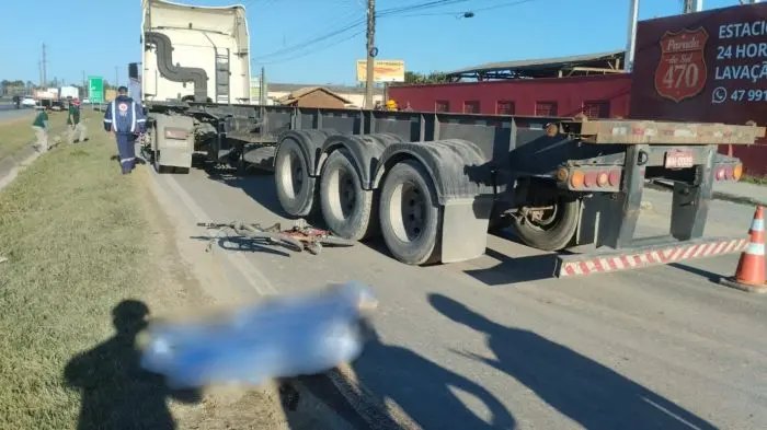 Grave acidente mata ciclista de 59 anos em rodovia na BR-470