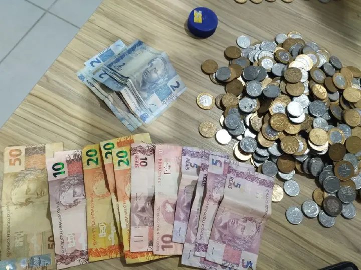 Homem é preso por tráfico de drogas e guardava R$ 659 em moedas