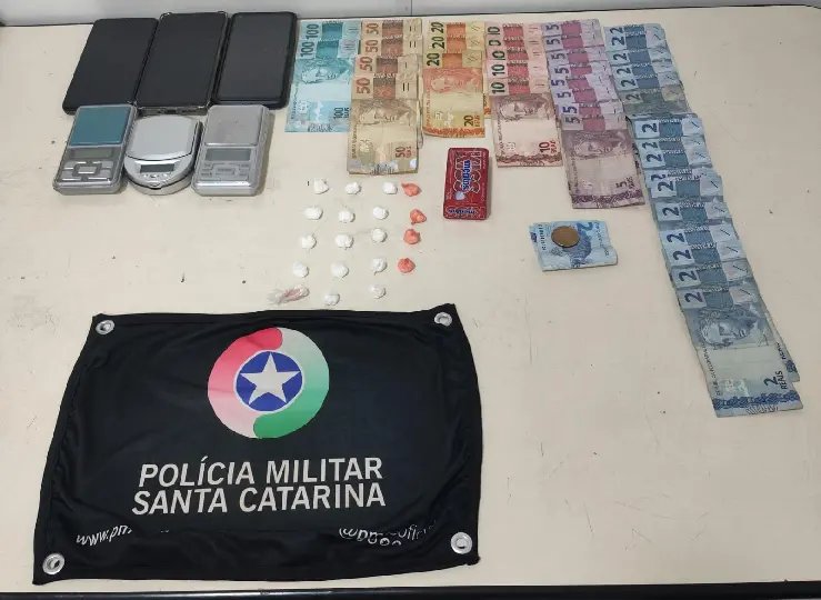 Denúncia de tráfico no bar faz três pessoas pararem na delegacia