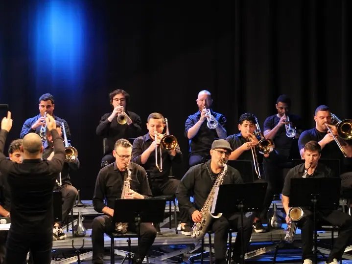 Lembranças em tom maior: uma noite de música, memória e orgulho de ser brusquense