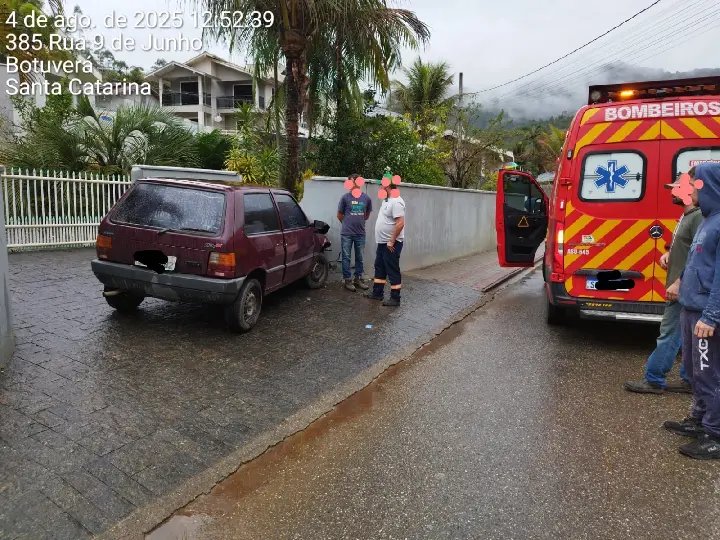 Motorista fica ferido após colidir carro contra muro em Botuverá