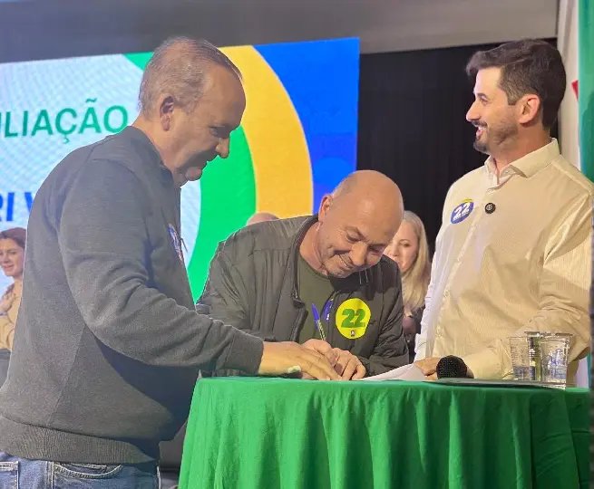 Ex-prefeito Ari Vequi deixa MDB e se filia ao Partido Liberal