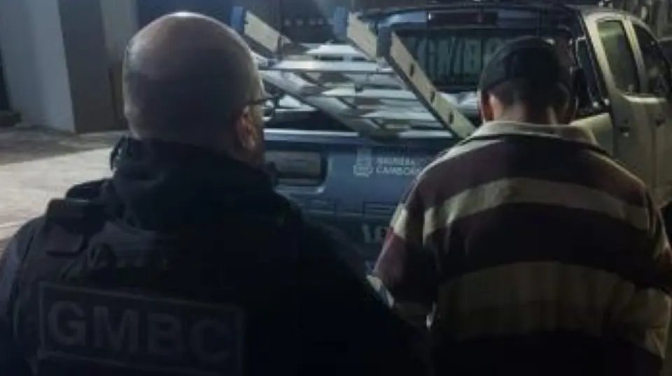 Homem justifica furto de escada com “trabalho”, mas vítima chega e flagra mentira