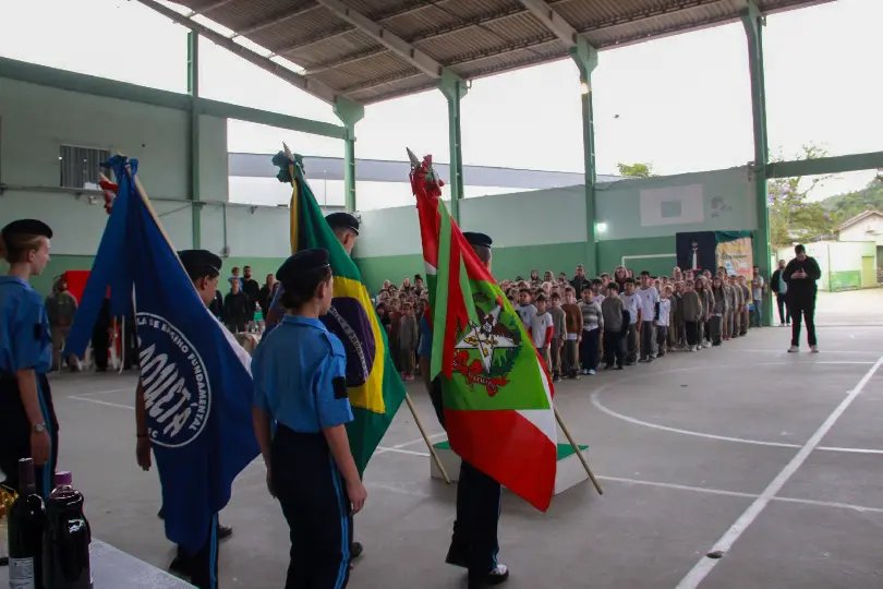 Escola Cívico-Militar Paquetá celebra imigração italiana e os 165 anos da cidade