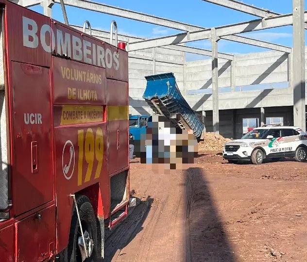 Homem morre atropelado por caminhão durante manobra