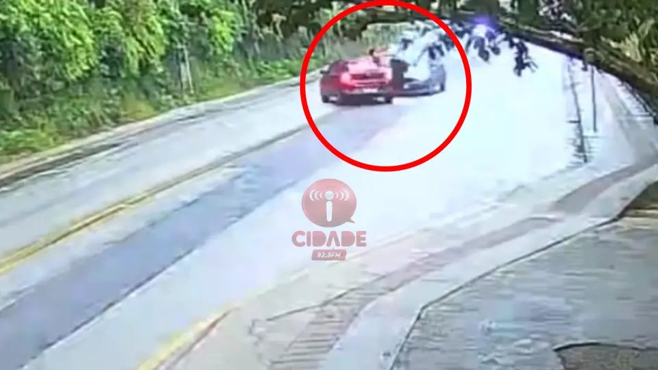 (VÍDEO) Câmera flagra acidente na Rua General Osório; assista