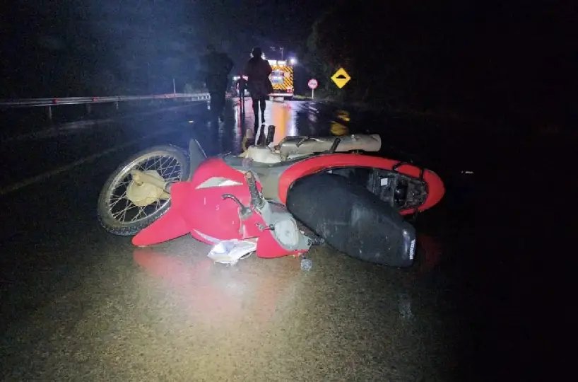 Motociclista morre após atingir ciclistas e ser atropelado na SC-283
