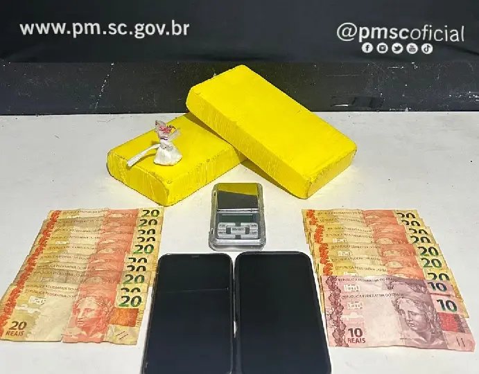 Suspeito foge e deixa mais de 2 kg de cocaína para trás