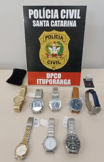 Polícia Civil prende homem em flagrante por furto a relojoaria