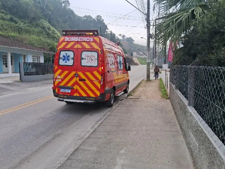 (VÍDEO) Paquetá: jovem cai de moto no dia do próprio aniversário