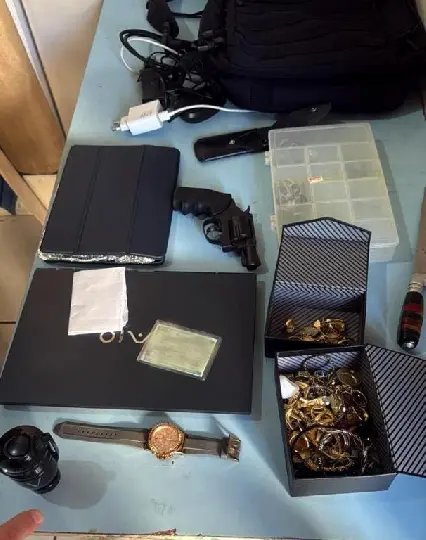 Homem é flagrado com equipamentos da Polícia Federal furtados