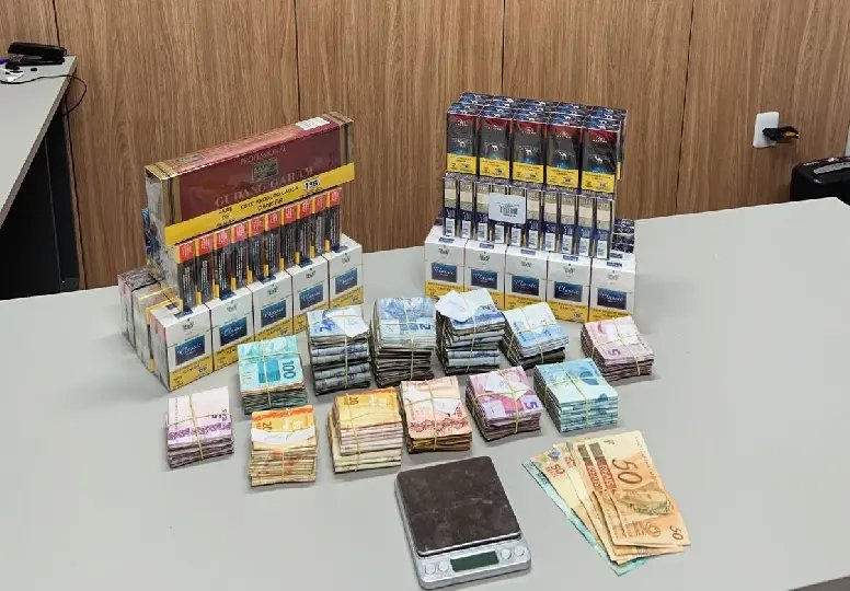 Polícia encontra mais de R$ 30 mil e drogas durante operação em Brusque