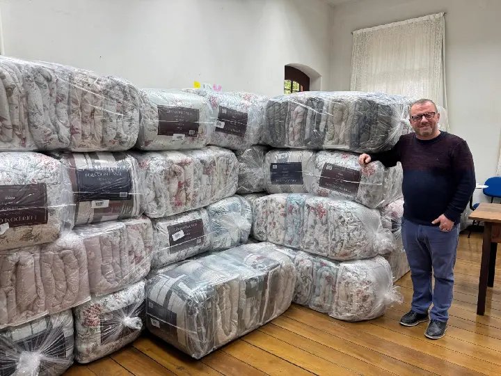 Parceria entre comunidade e Havan garante 467 edredons para a Festa de Azambuja