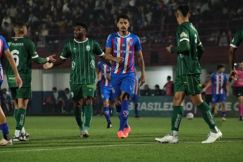 Carlos Renaux vence e volta para a elite do futebol catarinense