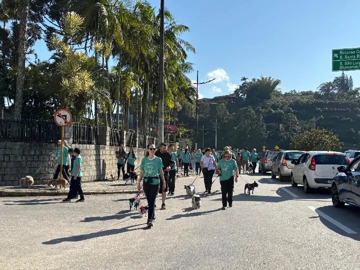 2ª Cãominhada reúne mais de 150 pets e tutores na Beira rio