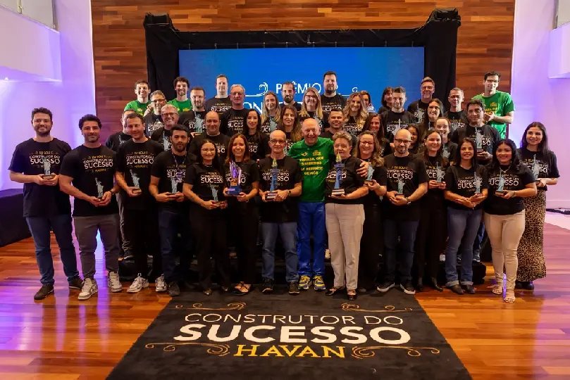 Havan homenageia mais de 300 colaboradores por tempo de casa