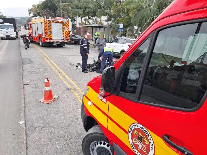 Homem morre em grave acidente entre motos em SC