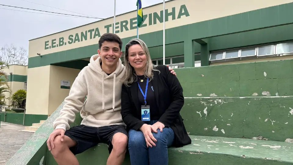 (VÍDEO) Grêmio Estudantil movimenta a Escola Santa Terezinha com projetos e restaurações