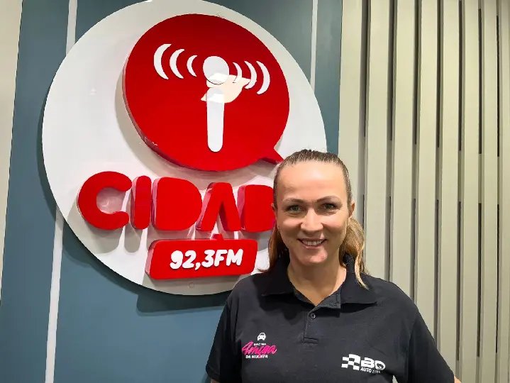 (VÍDEO) Carla Ern transforma oficina em espaço de confiança para clientes mulheres