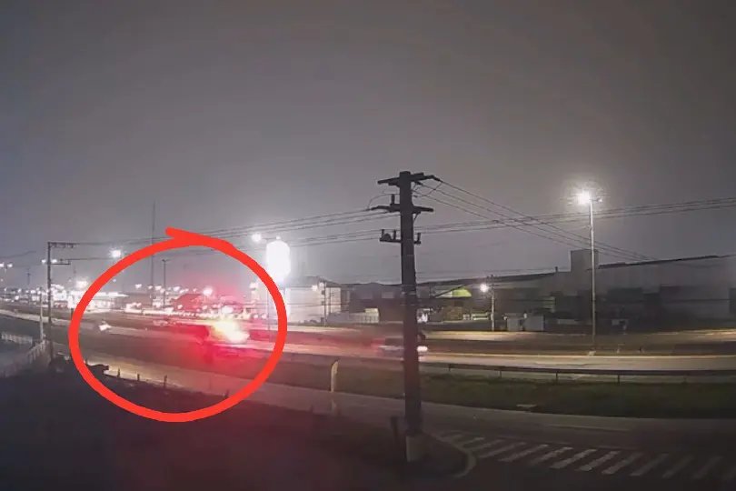 (VIDEO) Motorista embriagado é detido após fuga e colisão contra viatura policial