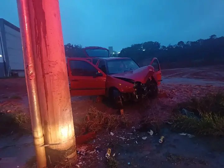 (URGENTE) Motorista sofre ferimentos graves após acidente na Beira Rio