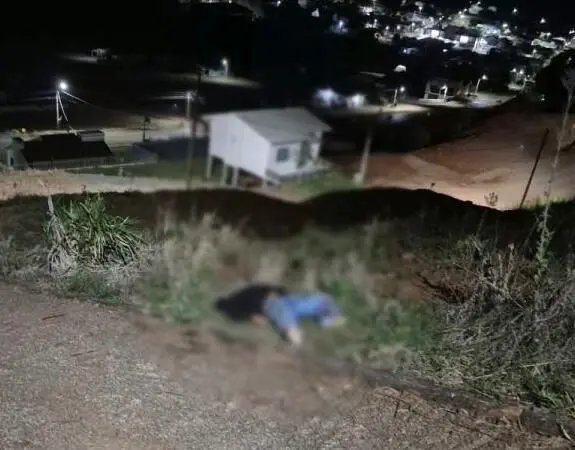 Casal é preso por homicídio qualificado; vítima era ex-companheiro da mulher