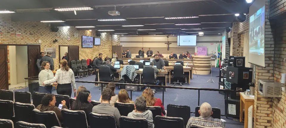 (VÍDEO) Tema de reportagem da Rádio Cidade é debatido na Câmara 