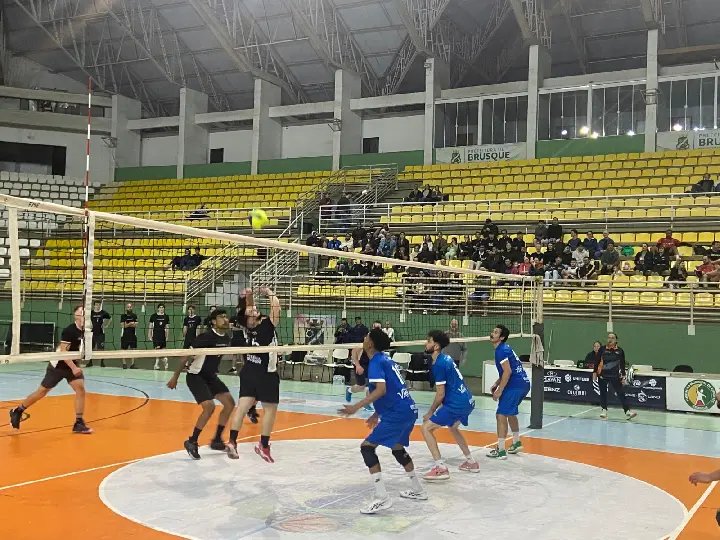 Dom Joaquim conquista título do vôlei masculino nos Comunitários