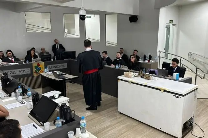 Condenada a 20 anos mulher que matou marido e escondeu corpo em freezer