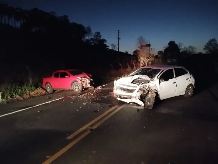Colisão frontal deixa dois feridos na SC-283