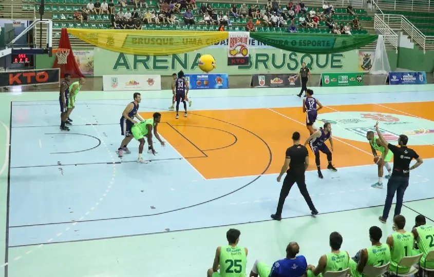 Brusque Basquete faz história e conquista título inédito do Sul-Brasileiro