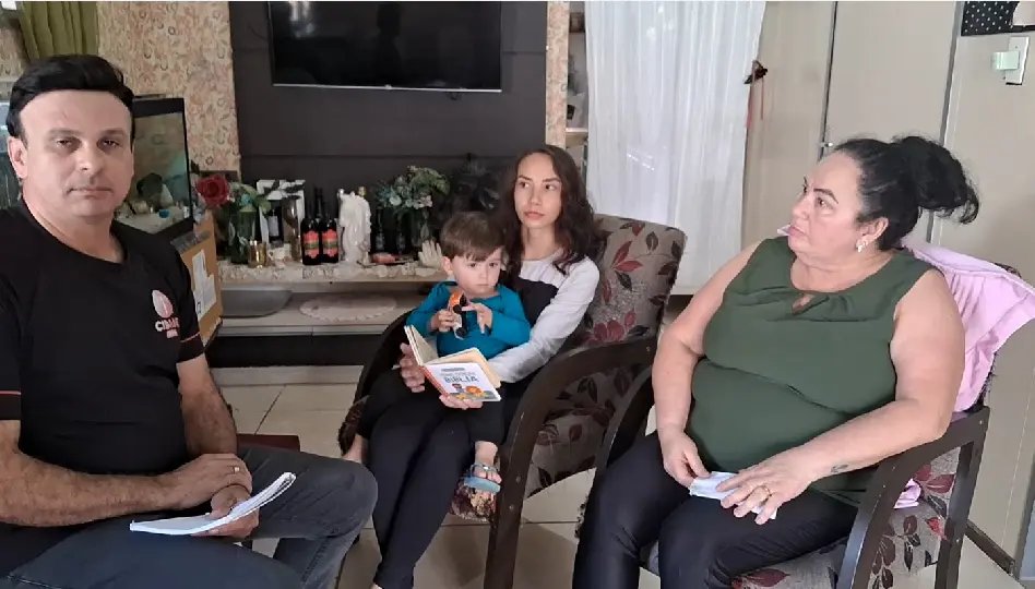 (VÍDEO) “Quero trabalhar, mas não consigo vaga na creche”, diz mãe PCD