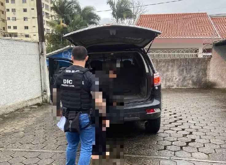 Polícia prende em Brusque mulher condenada por matar ex-namorado