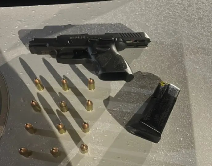 Homem é preso com arma de fogo roubada durante abordagem