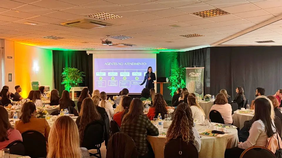 Unimed Brusque recebe mais de 80 RHs em palestra sobre inteligência artificial